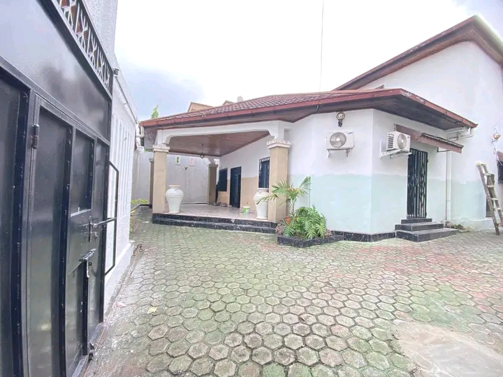 Villa à louer à Moungali