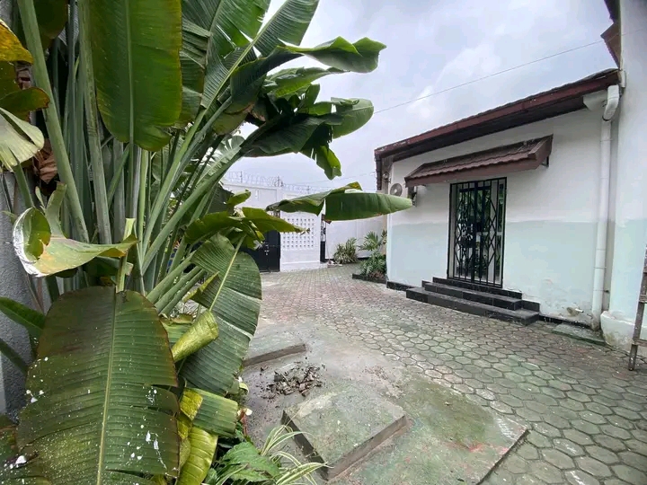 Photo 4 de Villa à louer à Moungali