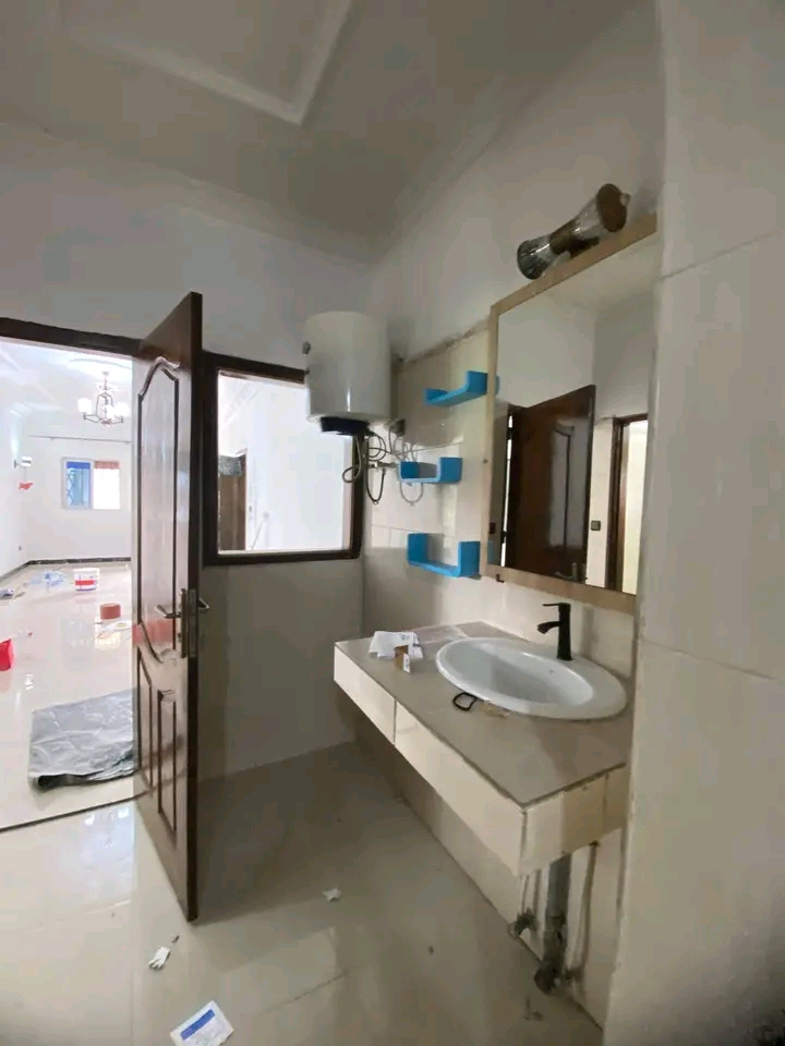 Photo 8 de Villa à louer à Moungali